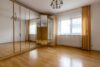 Modernisiertes Mehrfamilienhaus mit 3 Wohneinheiten, Doppelgarage & großem Grundstück - Schlafzimmer